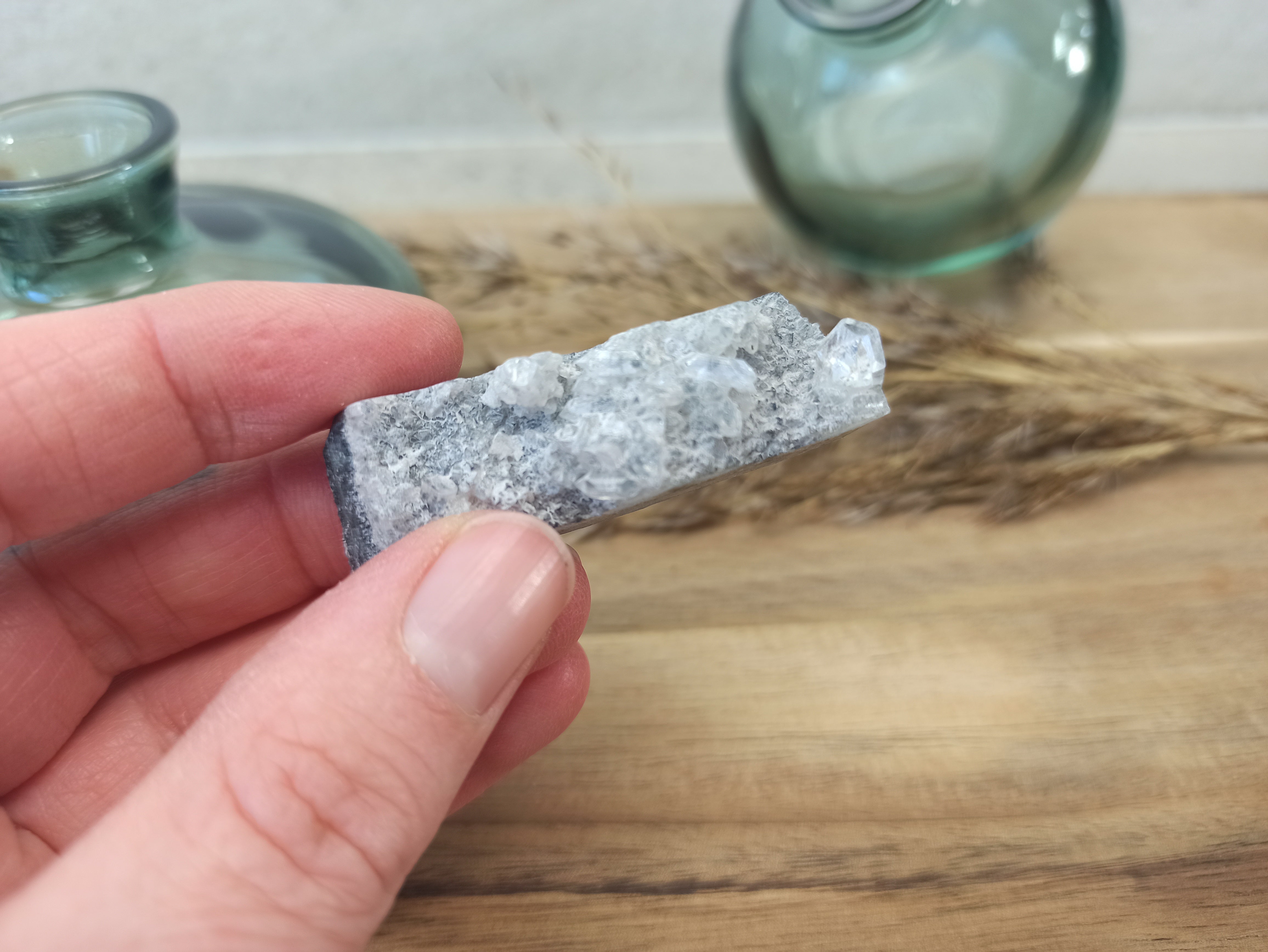 Chalcedoon met apofyliet calciet (ruw) | Marga Jacobs