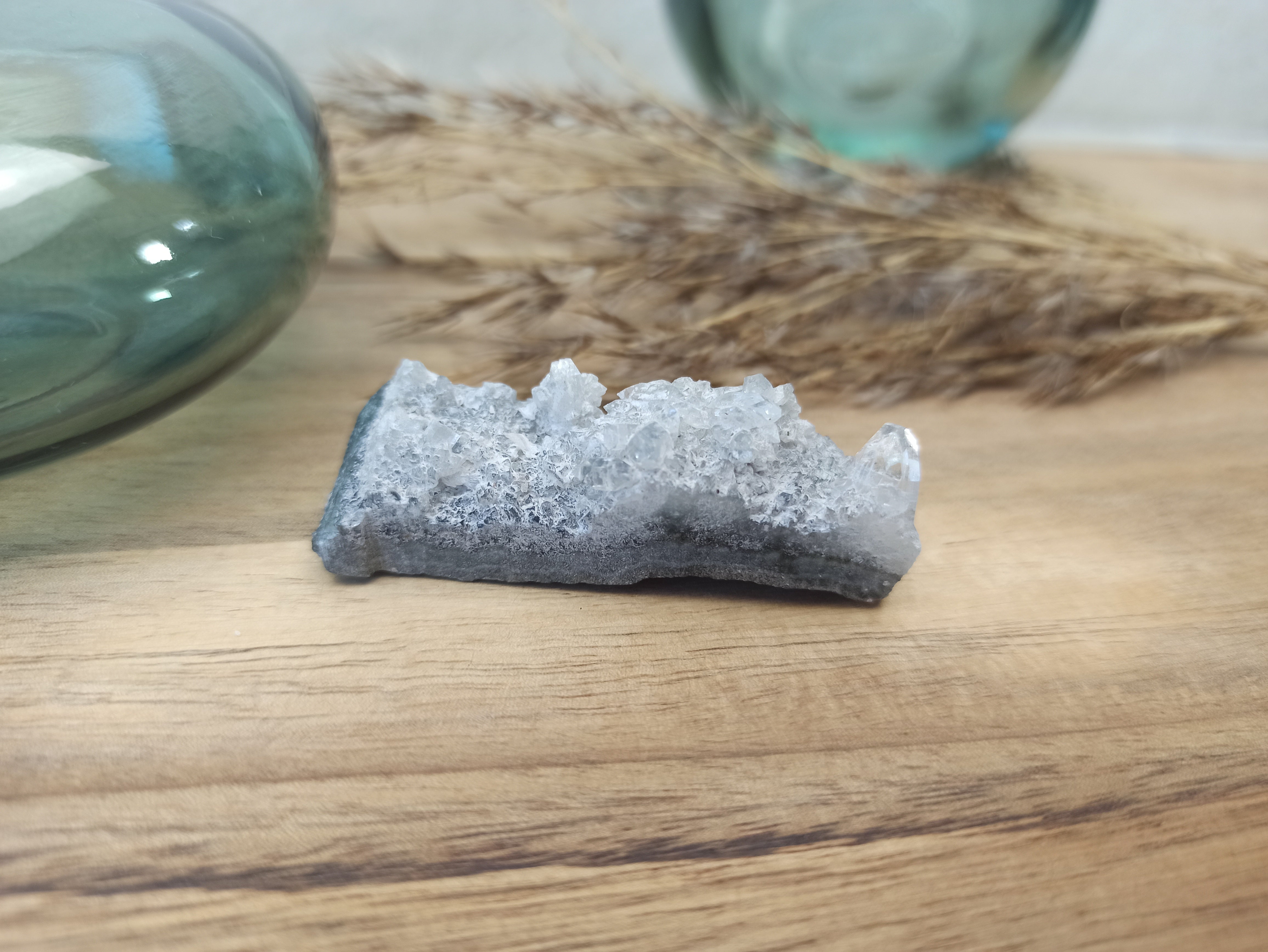 Chalcedoon met apofyliet calciet (ruw) | Marga Jacobs