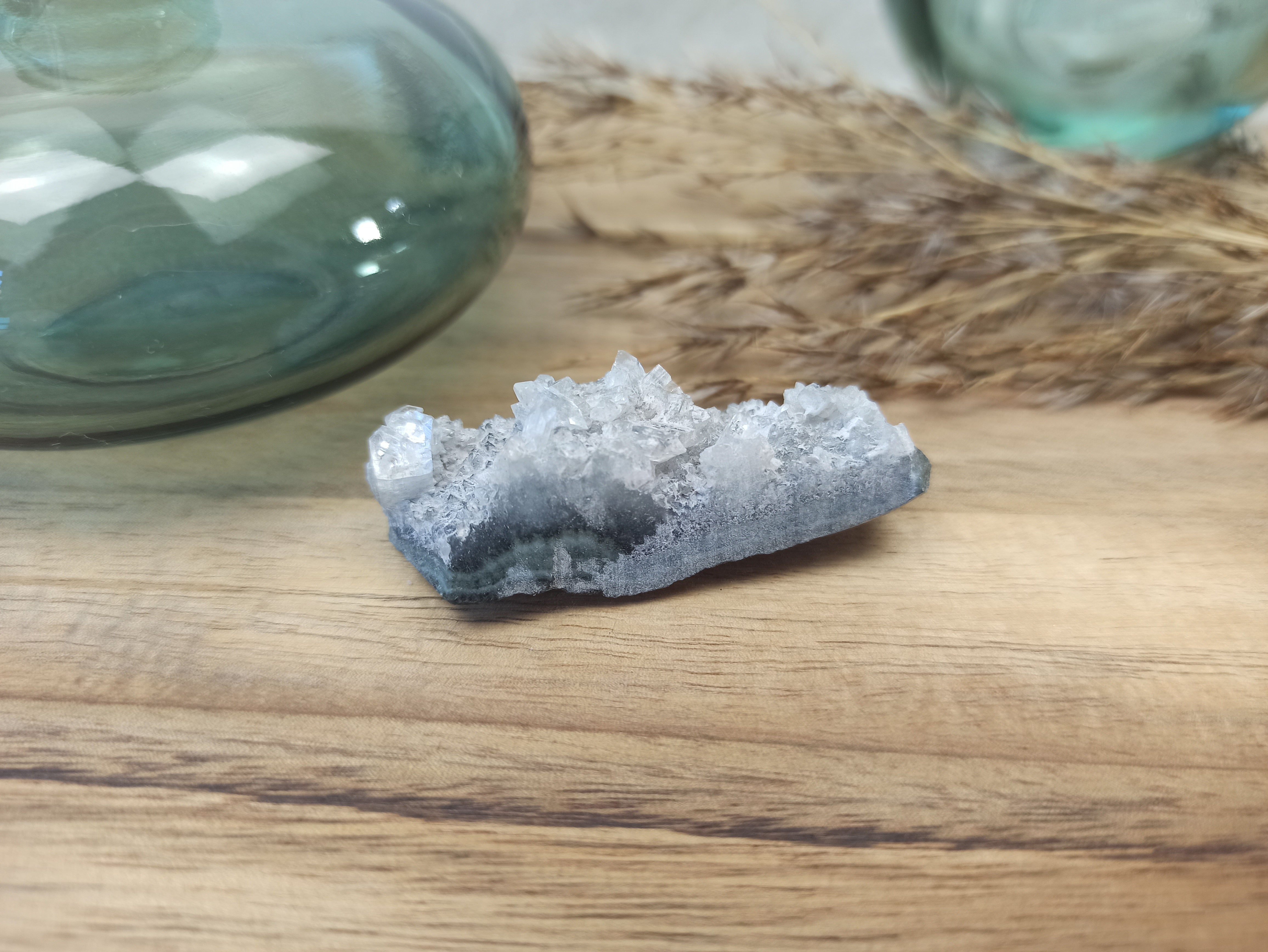 Chalcedoon met apofyliet calciet (ruw) | Marga Jacobs
