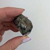 Garden Quartz vrije vorm met natuurlijke insluitingen in helder kwarts