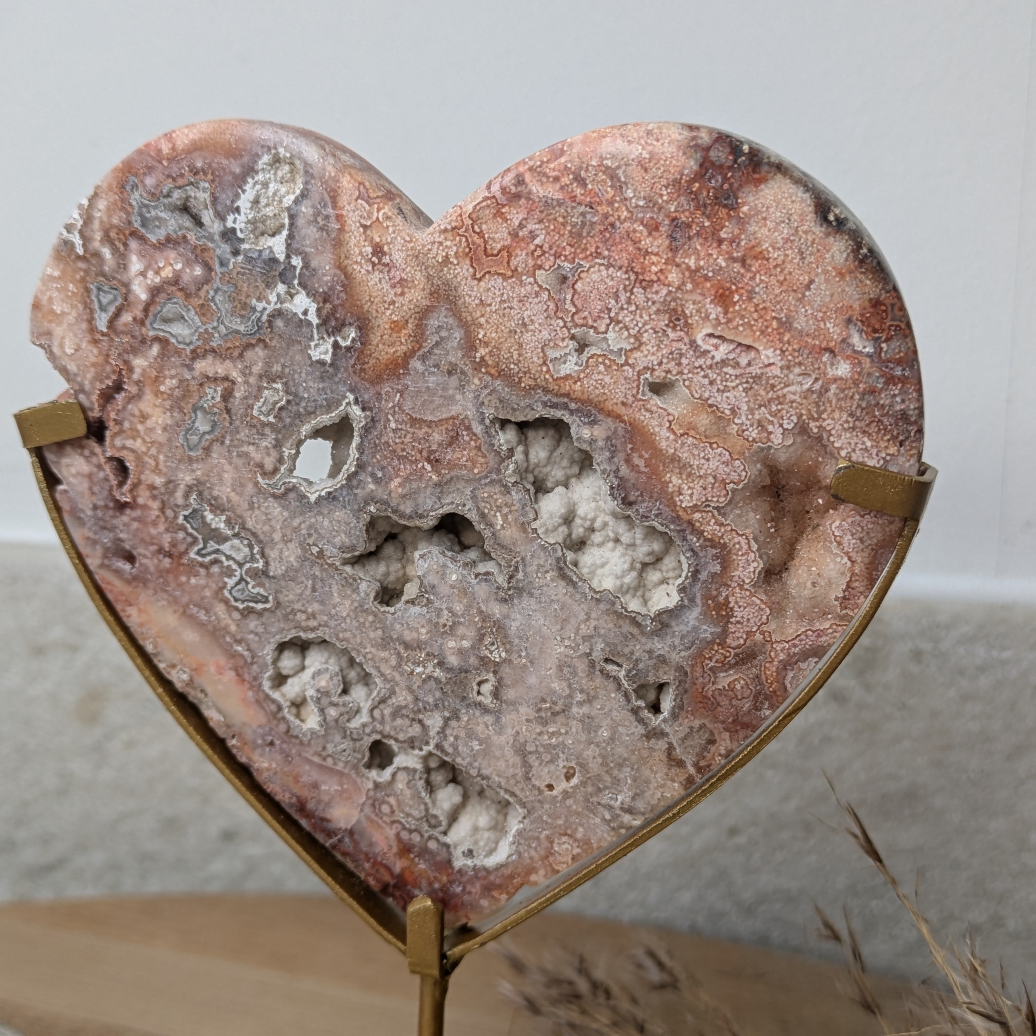 Roze crazy lace agaat hart op standaard | Marga Jacobs