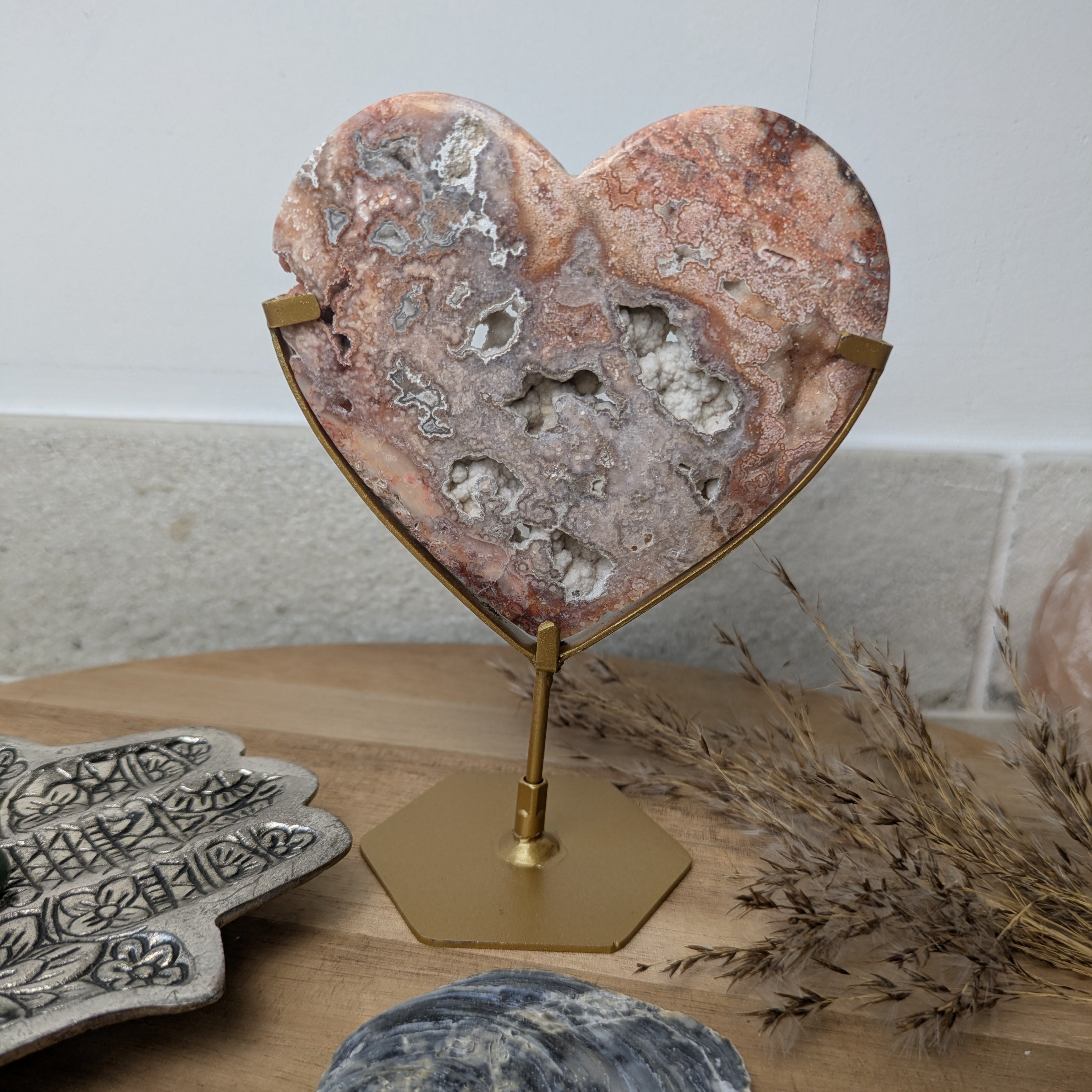 Roze crazy lace agaat hart op standaard | Marga Jacobs