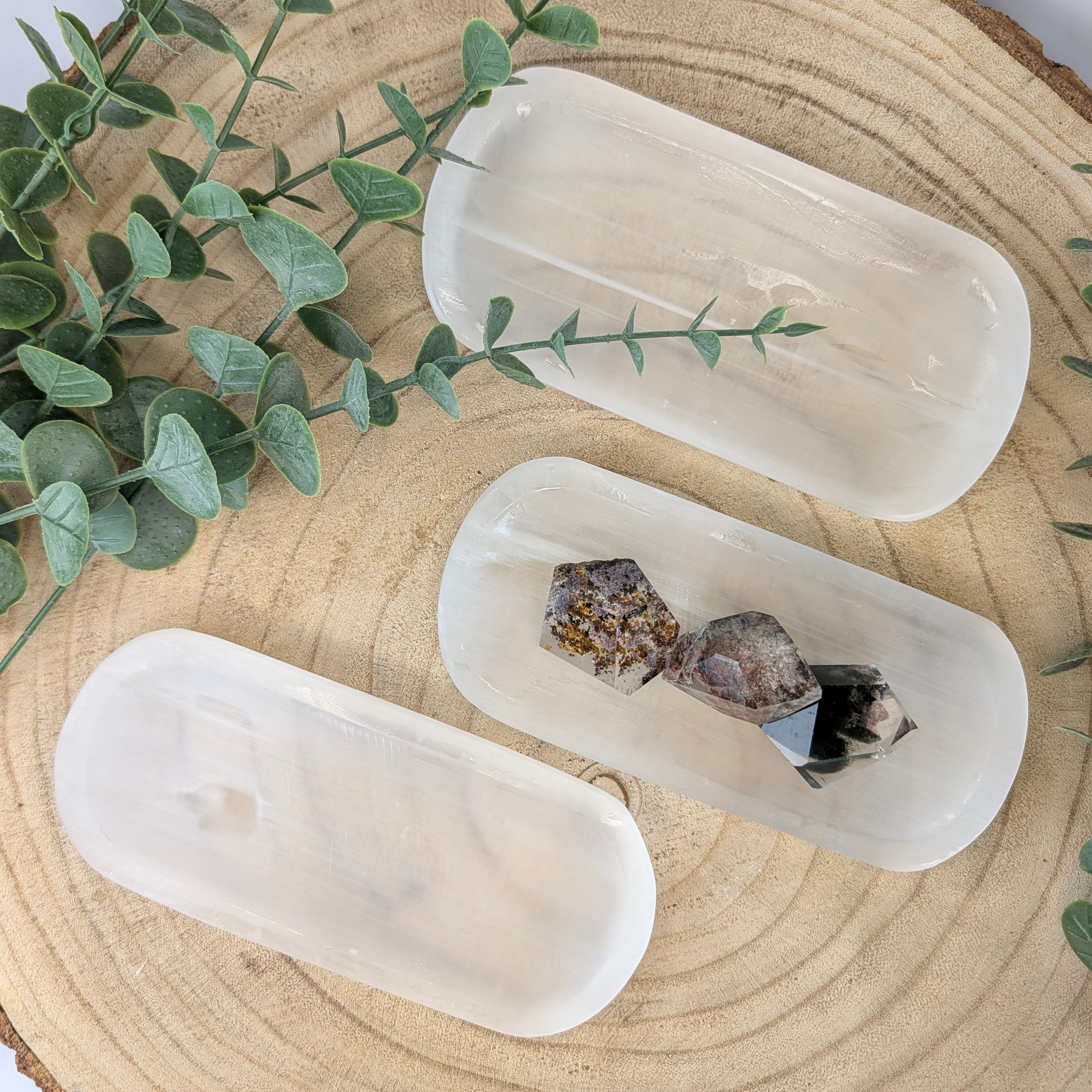 Witte seleniet schaaltjes met garden quartz punten