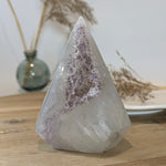 Agaat met amethist | 552 g (Brazilië) – curated crystal by Marga Jacobs | rust, symboliek en intuïtieve zelfzorg