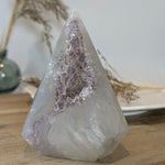 Agaat met amethist | 552 g (Brazilië) – curated crystal by Marga Jacobs | rust, symboliek en intuïtieve zelfzorg