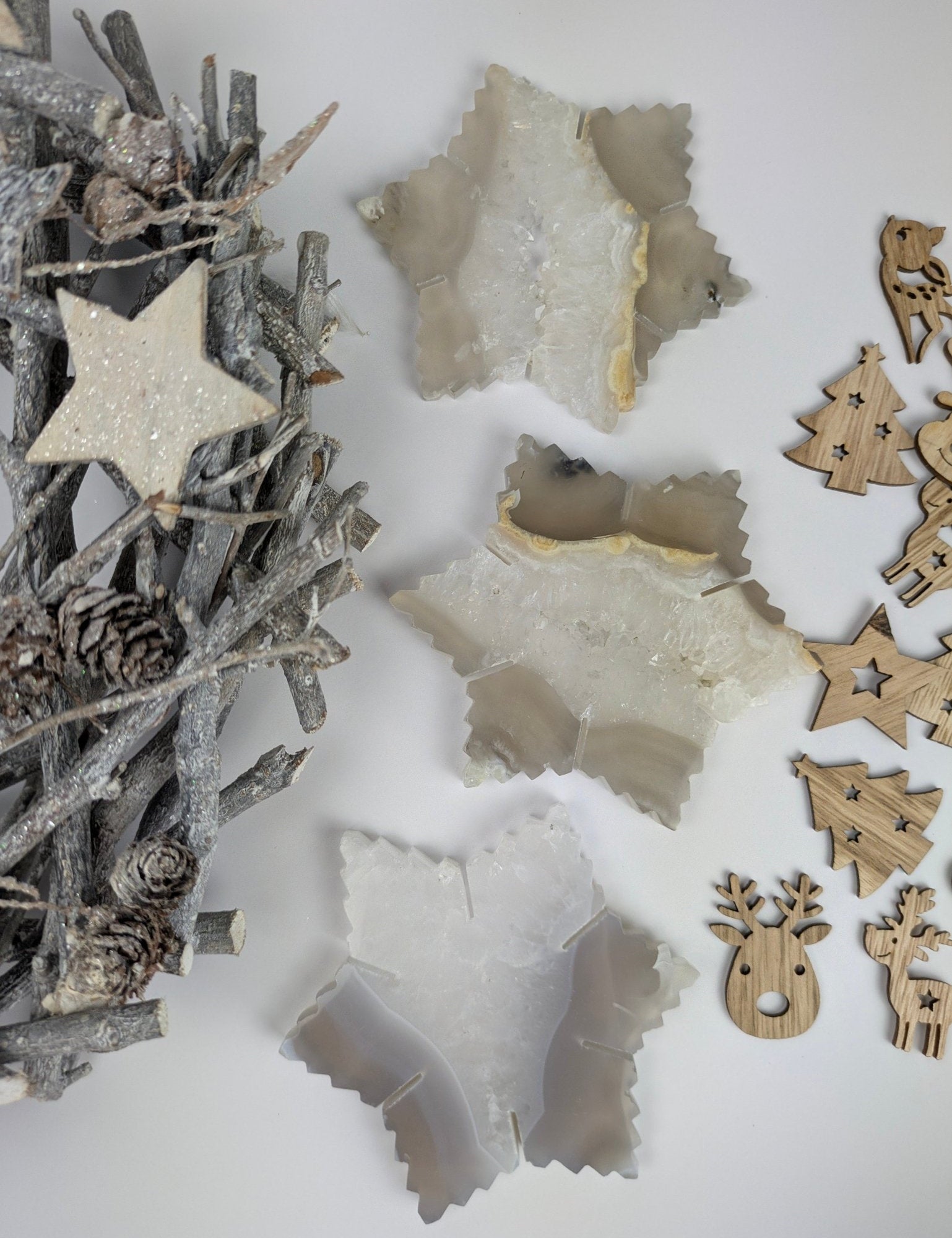 Agaatkwarts sneeuwvlok – curated crystal by Marga Jacobs | rust, symboliek en intuïtieve zelfzorg