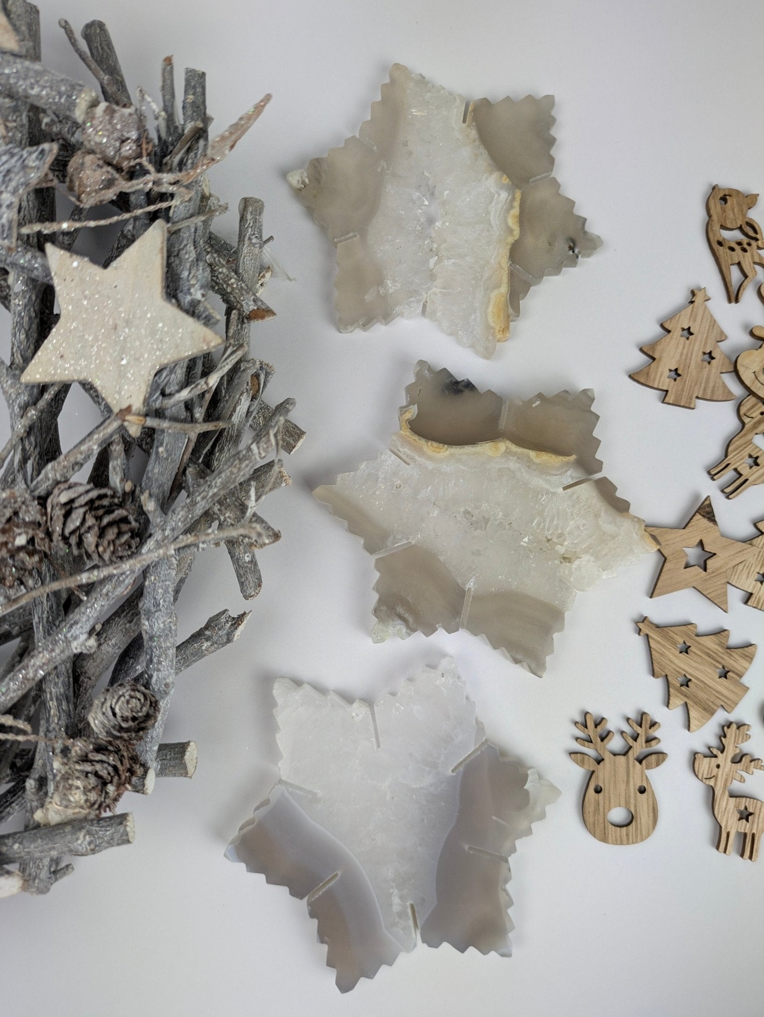 Agaatkwarts sneeuwvlok – curated crystal by Marga Jacobs | rust, symboliek en intuïtieve zelfzorg