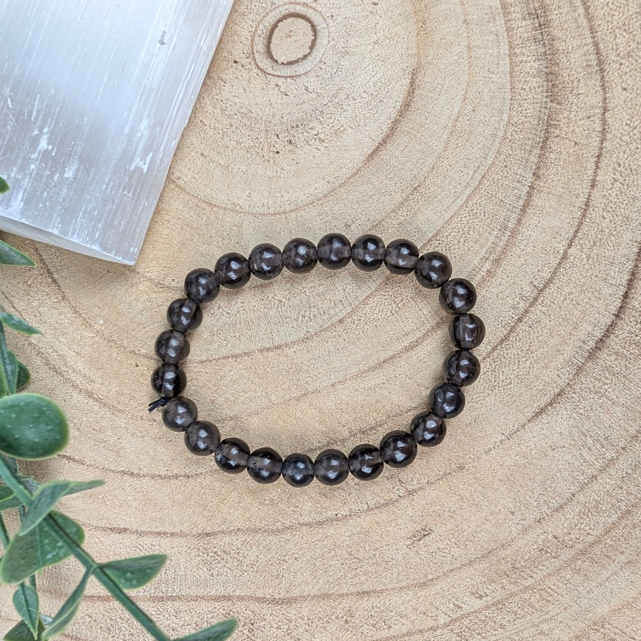 Agnimaniet armband 8 mm – curated crystal by Marga Jacobs | rust, symboliek en intuïtieve zelfzorg