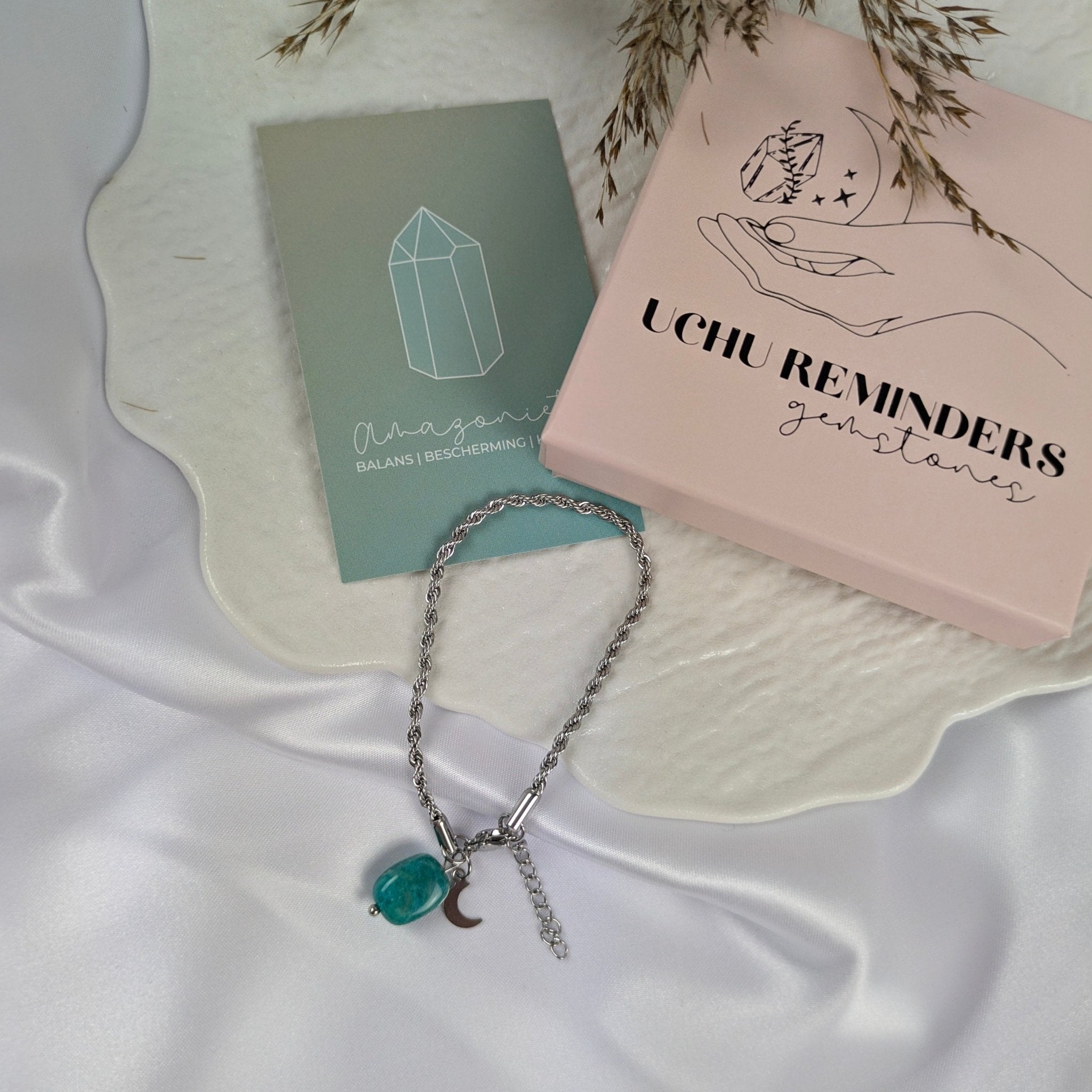 Amazoniet armband met maan | Uchu Reminders – curated crystal by Marga Jacobs | rust, symboliek en intuïtieve zelfzorg