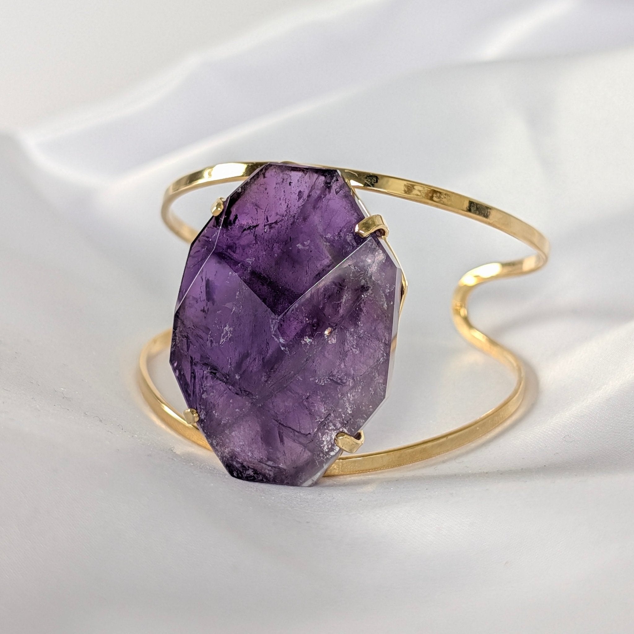 Amethist armband 10 – curated crystal by Marga Jacobs | rust, symboliek en intuïtieve zelfzorg