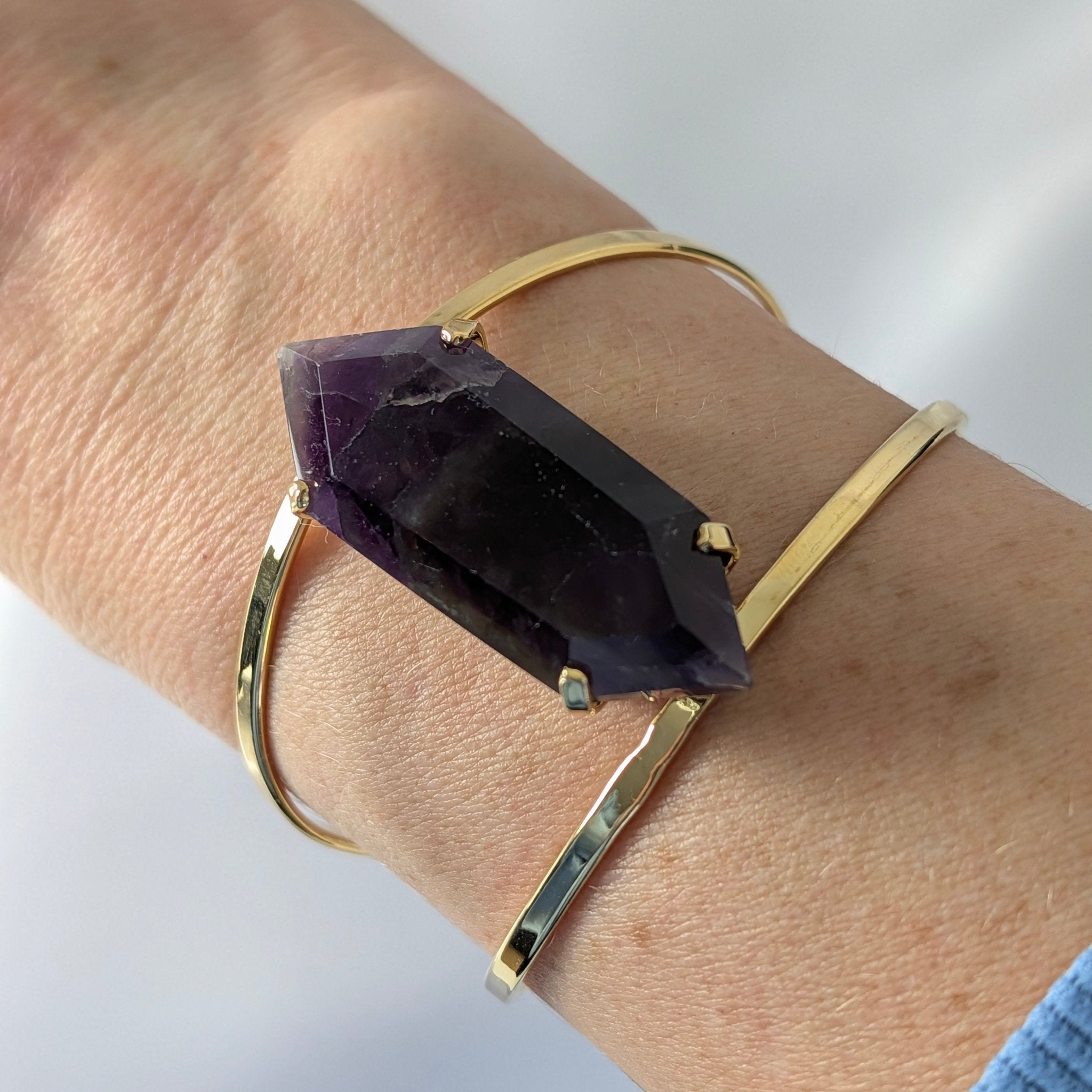 Amethist armband 2 – curated crystal by Marga Jacobs | rust, symboliek en intuïtieve zelfzorg