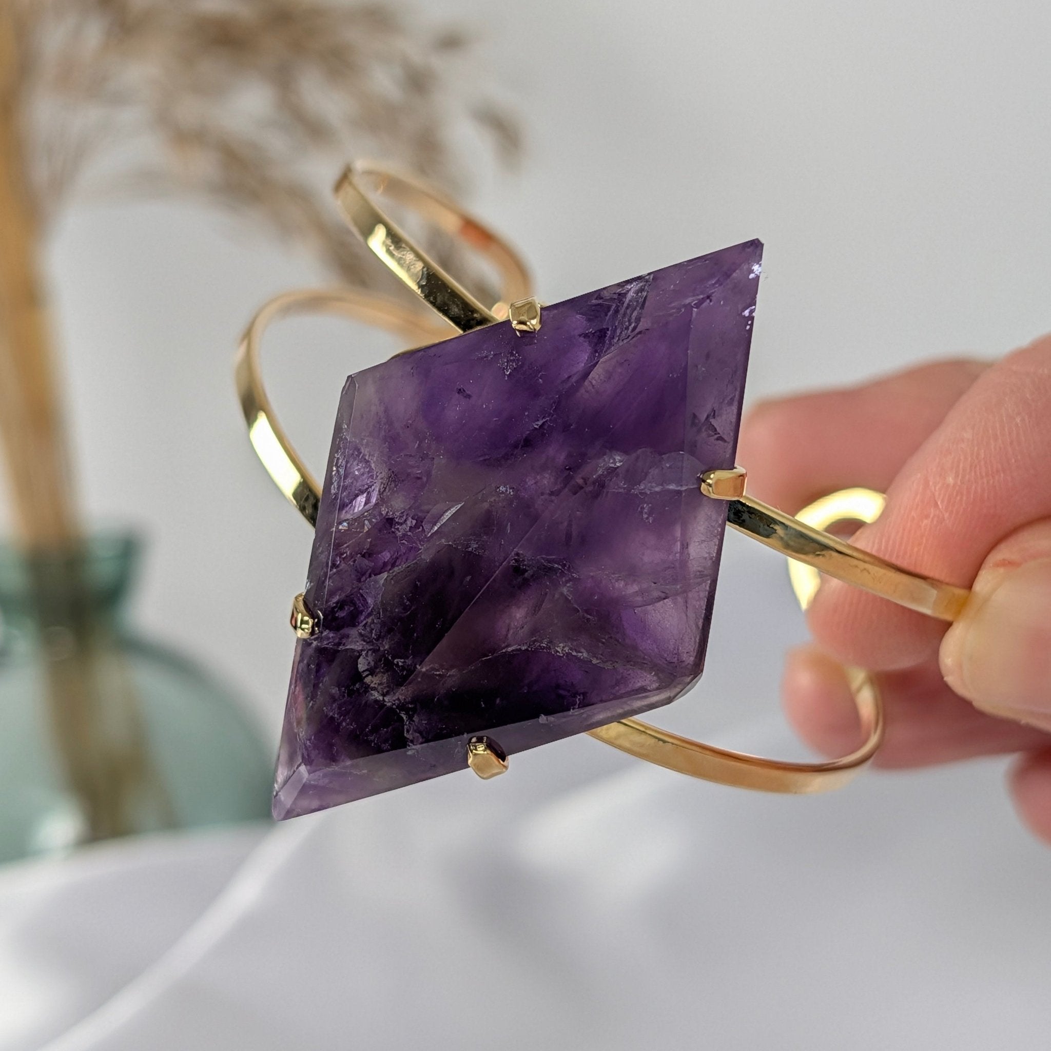 Amethist armband 3 – curated crystal by Marga Jacobs | rust, symboliek en intuïtieve zelfzorg
