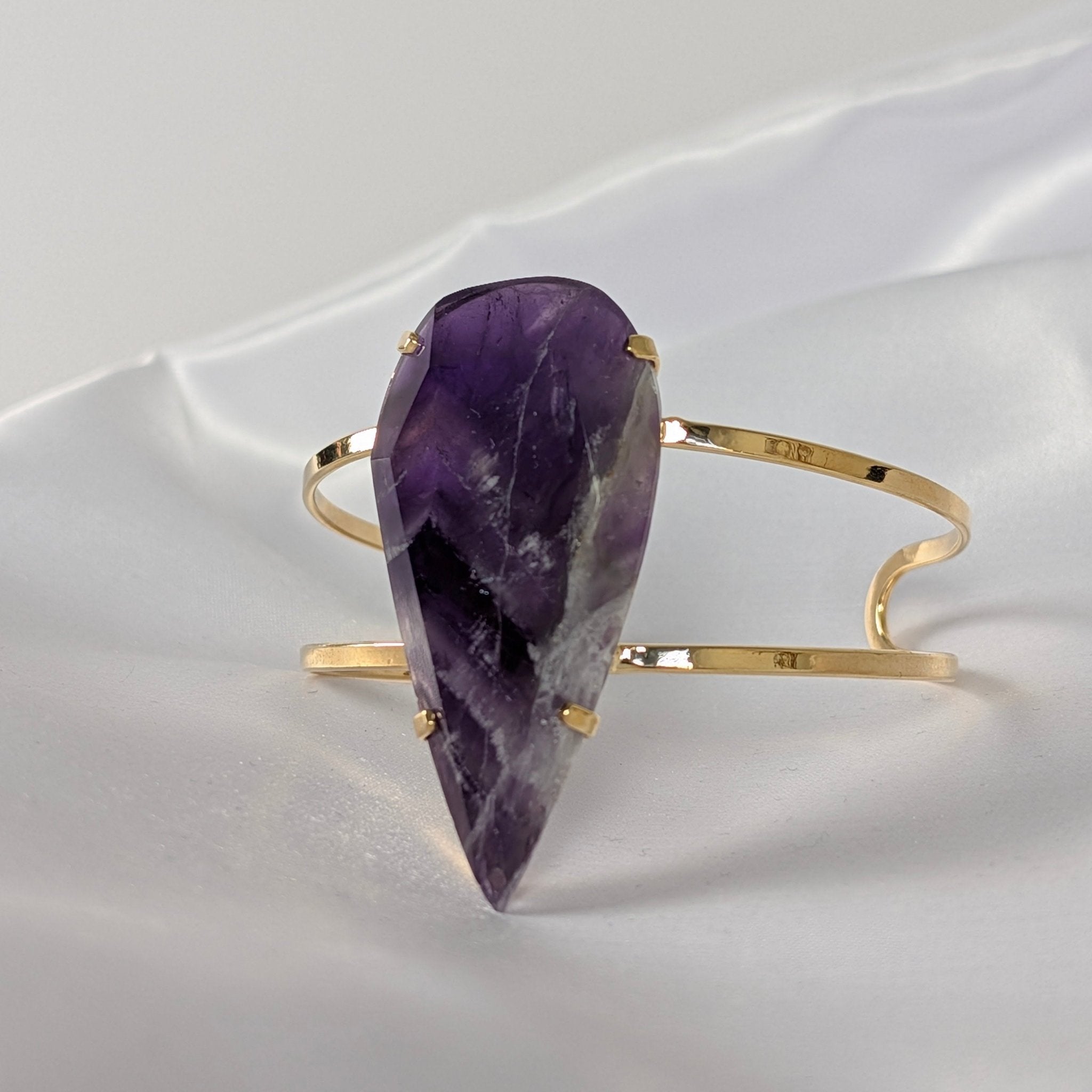 Amethist armband 6 – curated crystal by Marga Jacobs | rust, symboliek en intuïtieve zelfzorg