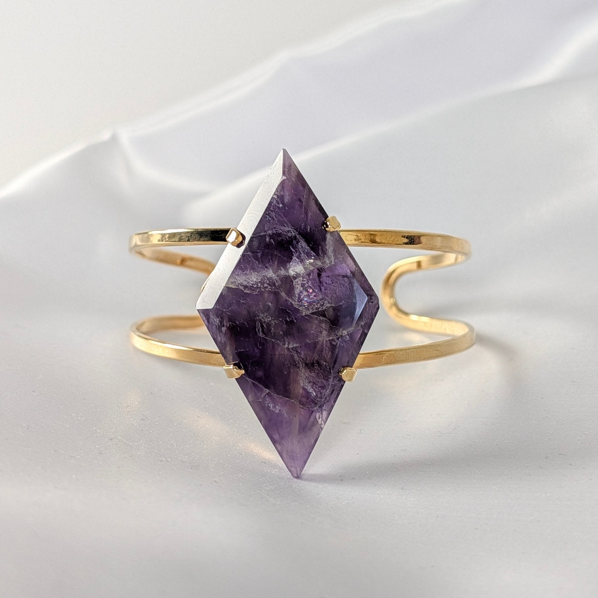 Amethist armband 7 – curated crystal by Marga Jacobs | rust, symboliek en intuïtieve zelfzorg