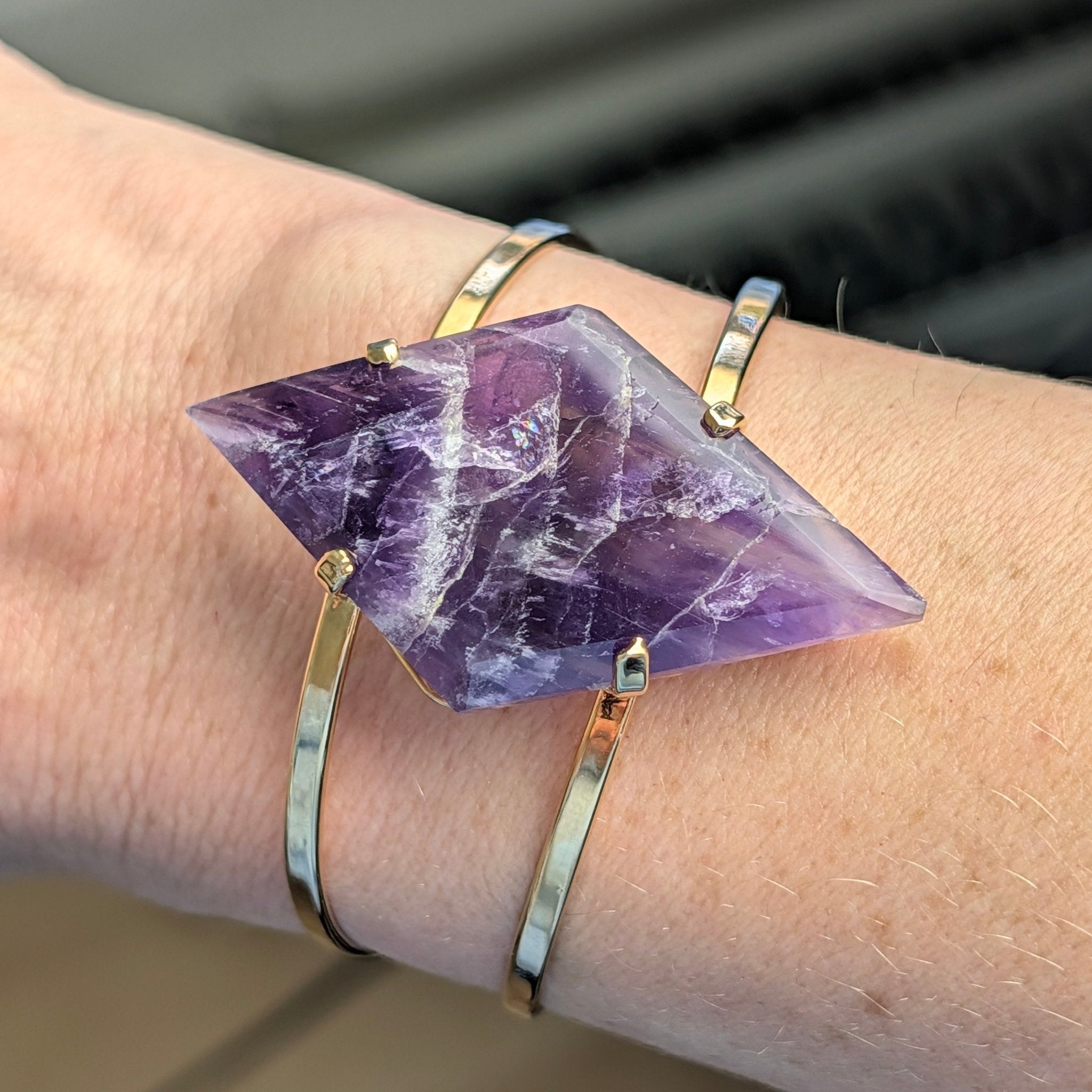 Amethist armband 7 – curated crystal by Marga Jacobs | rust, symboliek en intuïtieve zelfzorg