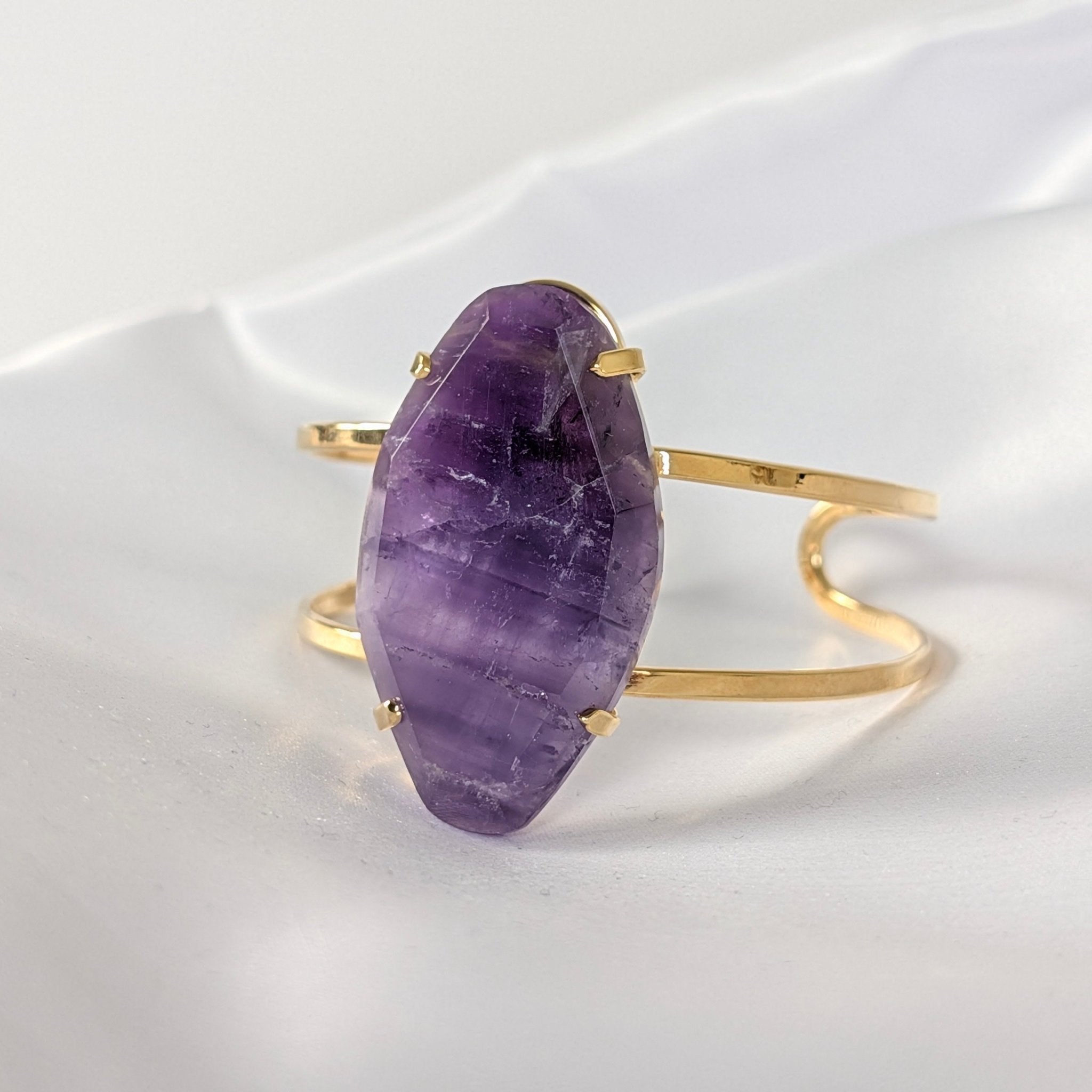 Amethist armband 8 – curated crystal by Marga Jacobs | rust, symboliek en intuïtieve zelfzorg