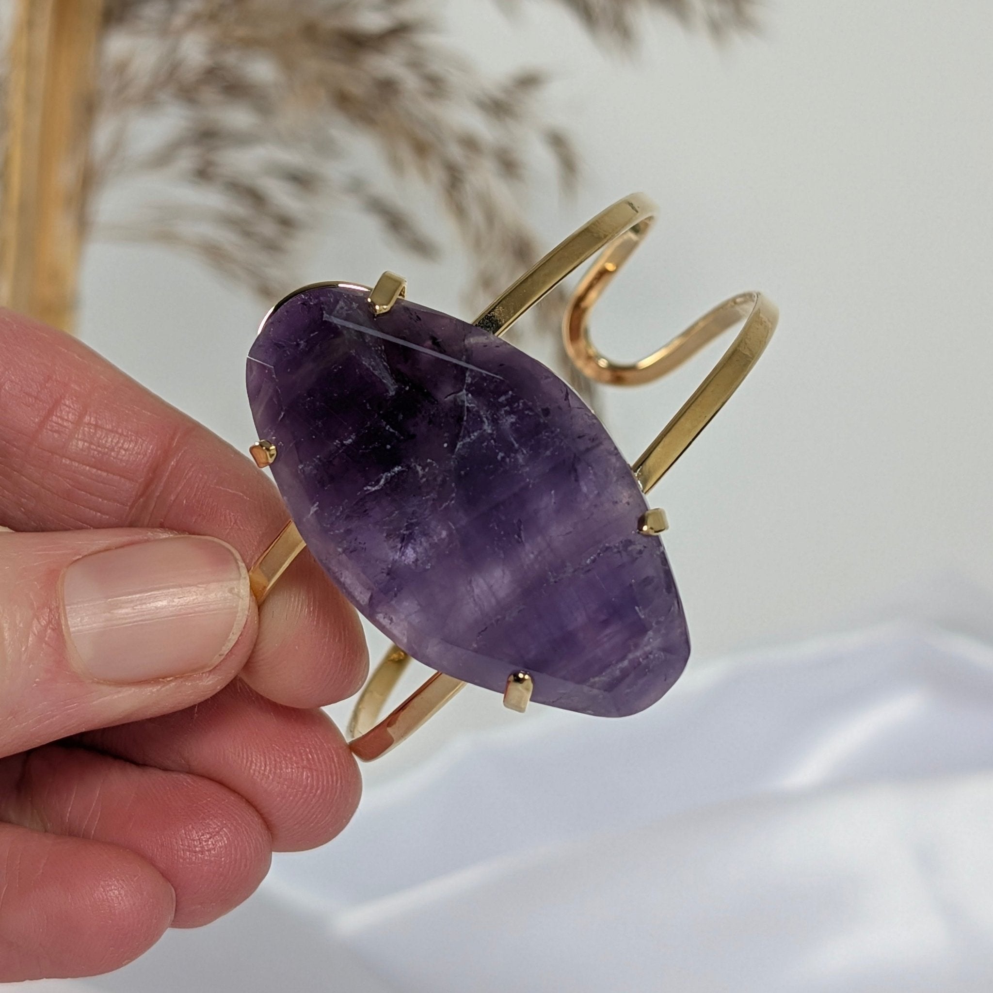 Amethist armband 8 – curated crystal by Marga Jacobs | rust, symboliek en intuïtieve zelfzorg