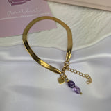 Amethist armband met hartje | Uchu Reminders – curated crystal by Marga Jacobs | rust, symboliek en intuïtieve zelfzorg