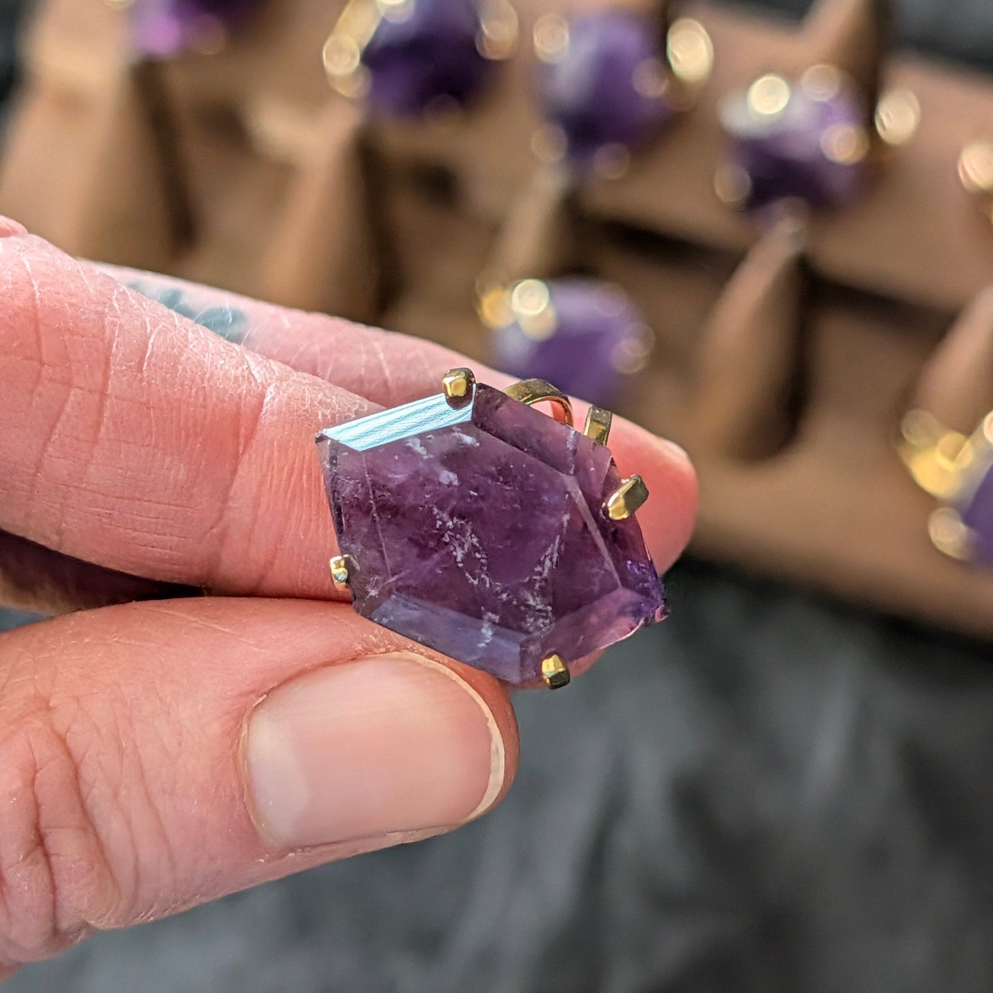 Amethist ring 8 – curated crystal by Marga Jacobs | rust, symboliek en intuïtieve zelfzorg