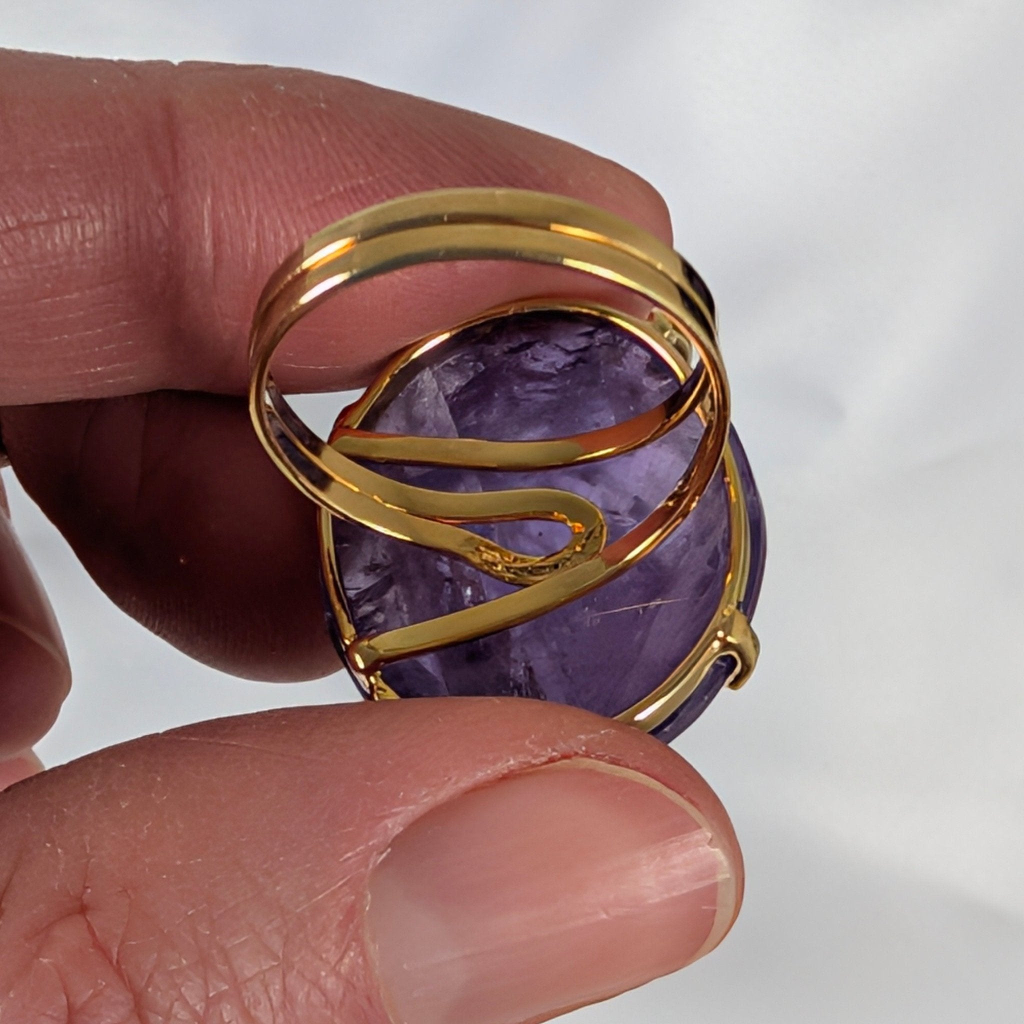 Amethist ring 9 – curated crystal by Marga Jacobs | rust, symboliek en intuïtieve zelfzorg