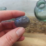 Avaloniet trommelstenen – curated crystal by Marga Jacobs | rust, symboliek en intuïtieve zelfzorg