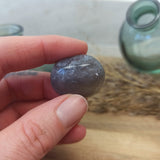 Avaloniet trommelstenen – curated crystal by Marga Jacobs | rust, symboliek en intuïtieve zelfzorg