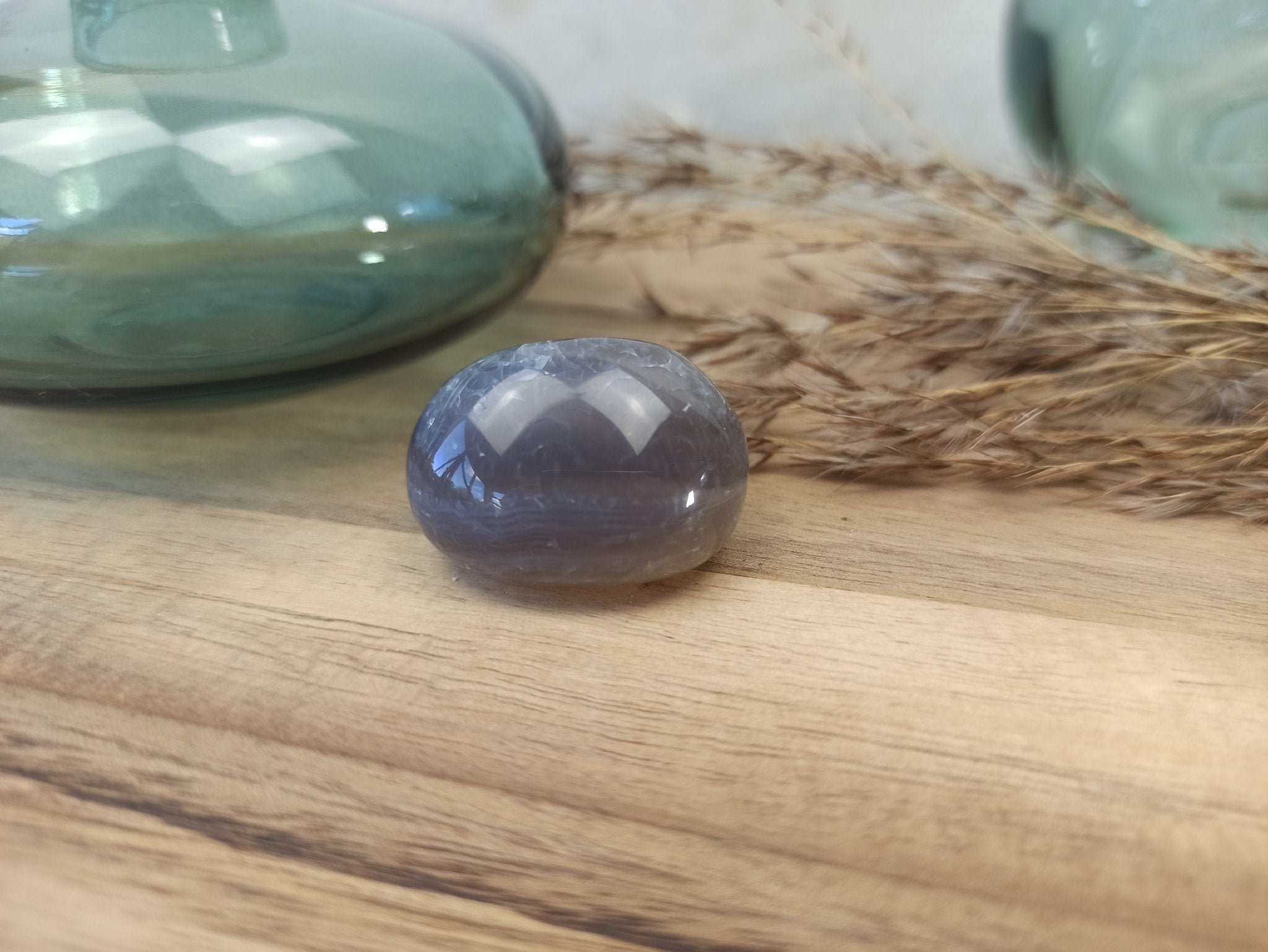 Avaloniet trommelstenen – curated crystal by Marga Jacobs | rust, symboliek en intuïtieve zelfzorg