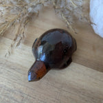 Barnsteen schildpad 2 – curated crystal by Marga Jacobs | rust, symboliek en intuïtieve zelfzorg