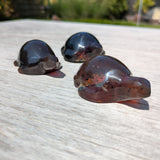 Barnsteen schildpad 2 – curated crystal by Marga Jacobs | rust, symboliek en intuïtieve zelfzorg