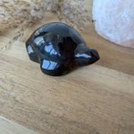 Barnsteen schildpad 3 – curated crystal by Marga Jacobs | rust, symboliek en intuïtieve zelfzorg