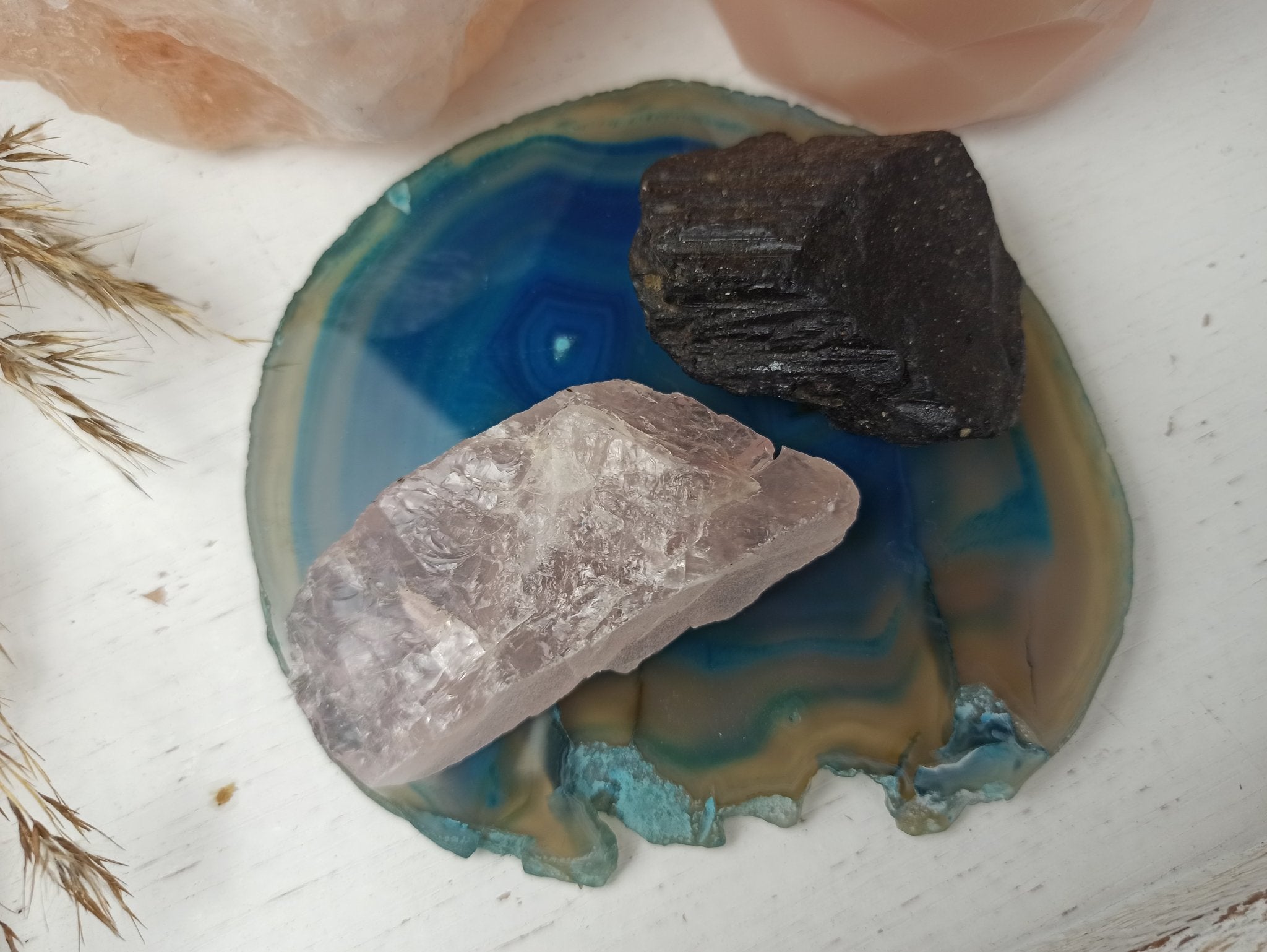 Bedsetje ledikant – curated crystal by Marga Jacobs | rust, symboliek en intuïtieve zelfzorg