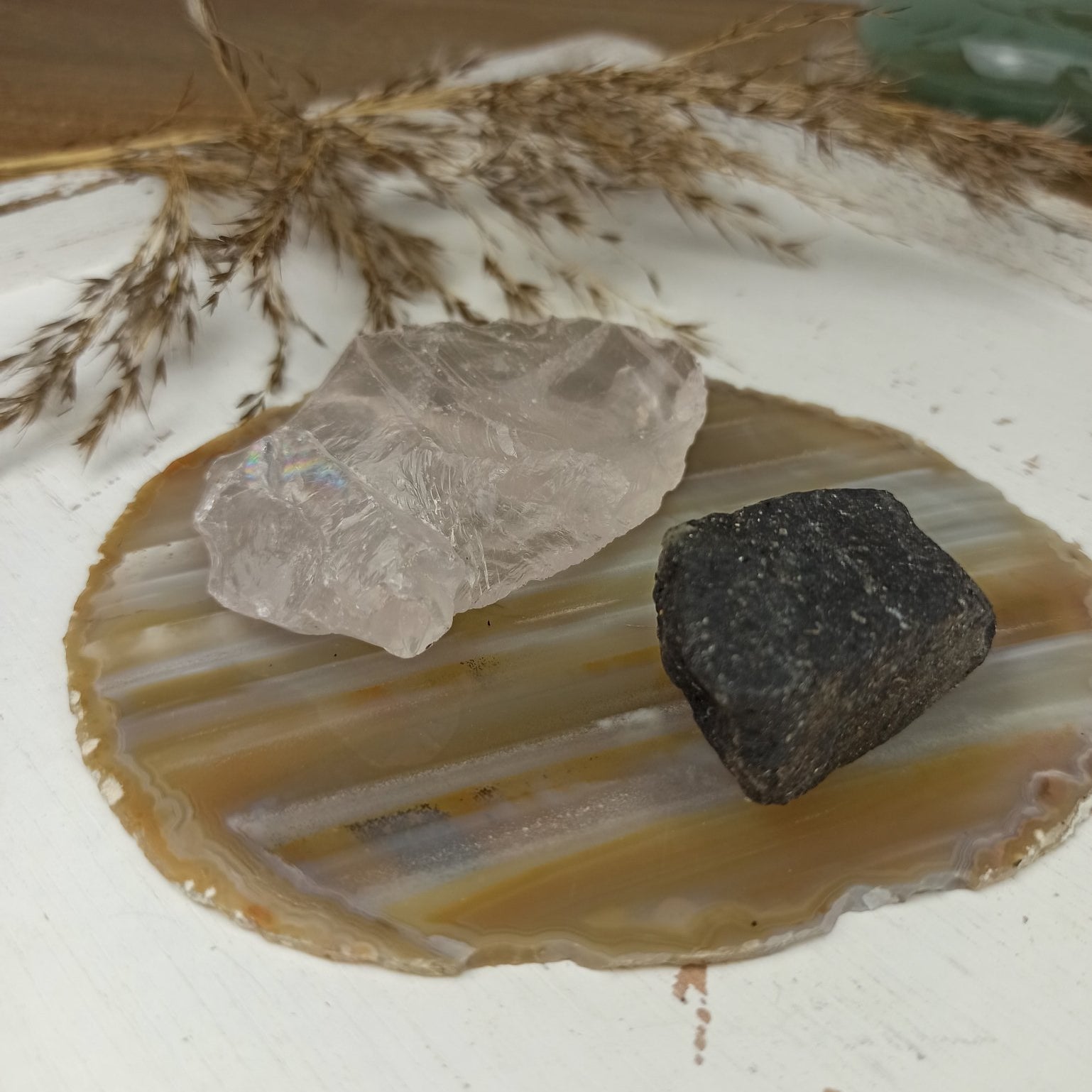 Bedsetje – curated crystal by Marga Jacobs | rust, symboliek en intuïtieve zelfzorg