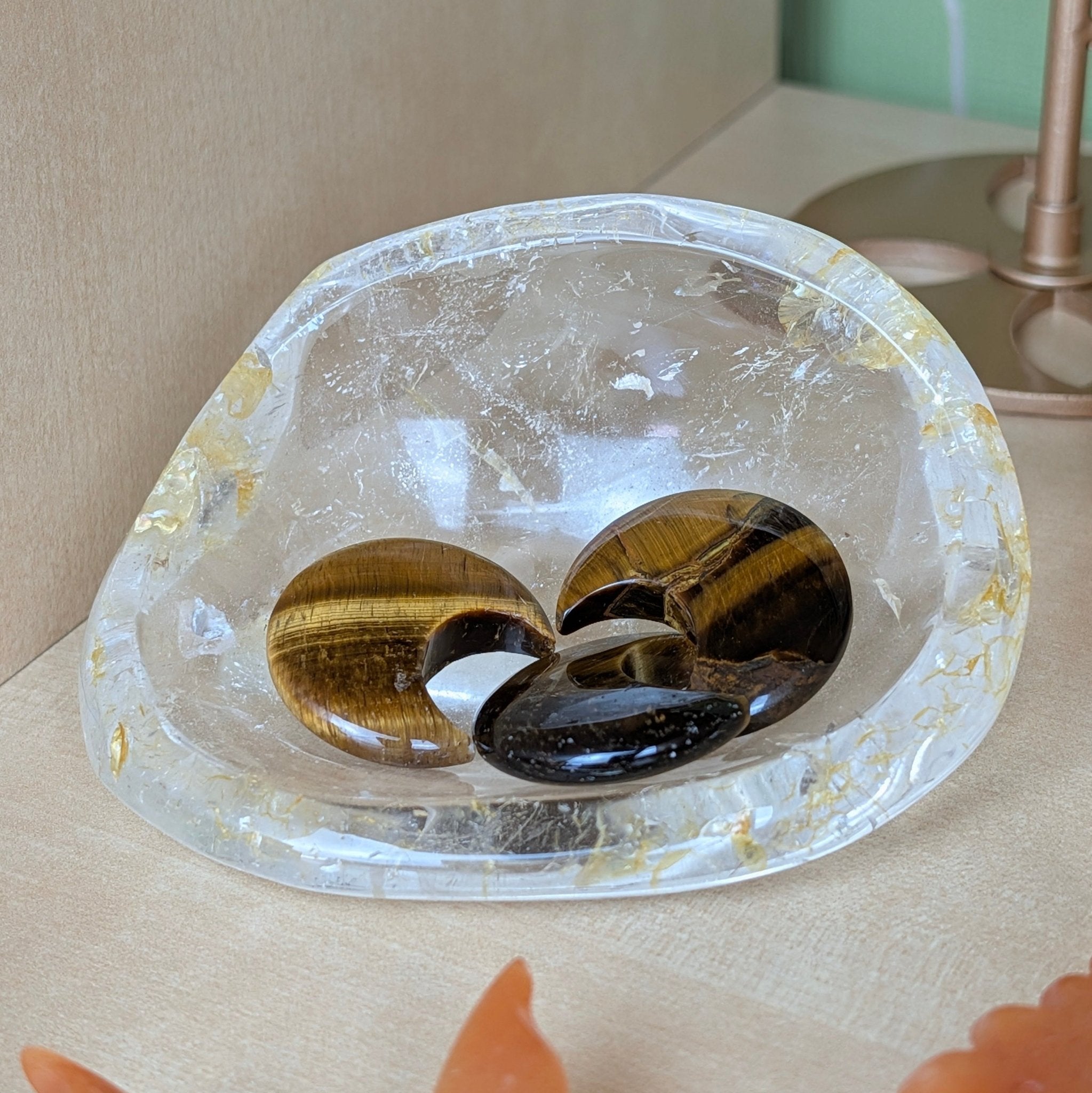 Bergkristal met golden healer schaaltje – bijzondere edelsteen, zorgvuldig gekozen door Marga Jacobs