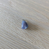 Blauwe toermalijn (indicoliet) edelsteen hanger – curated crystal by Marga Jacobs | rust, symboliek en intuïtieve zelfzorg