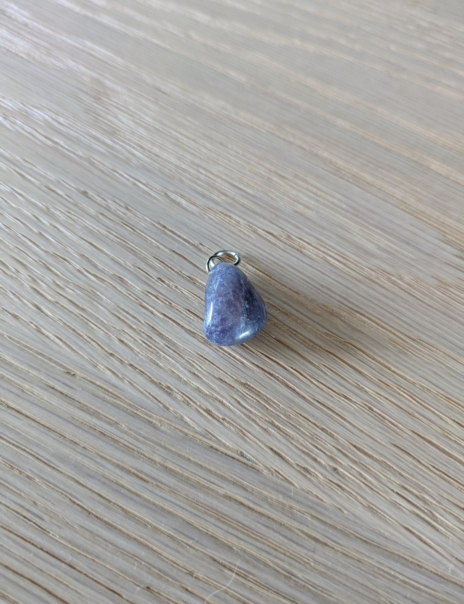 Blauwe toermalijn (indicoliet) edelsteen hanger – curated crystal by Marga Jacobs | rust, symboliek en intuïtieve zelfzorg