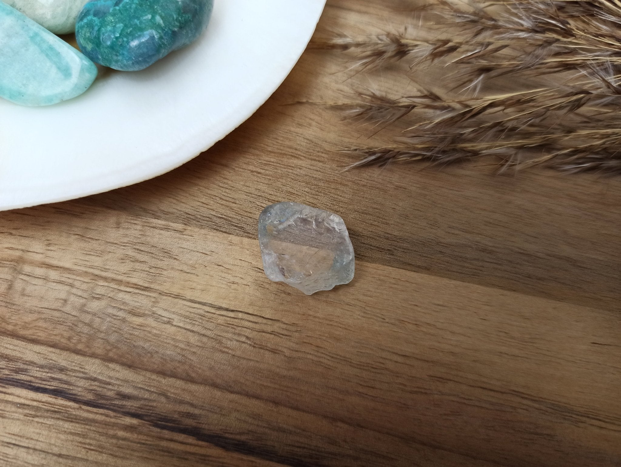 Blauwe topaas | ruw – curated crystal by Marga Jacobs | rust, symboliek en intuïtieve zelfzorg