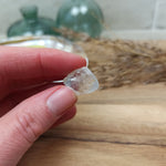 Blauwe topaas | ruw – curated crystal by Marga Jacobs | rust, symboliek en intuïtieve zelfzorg