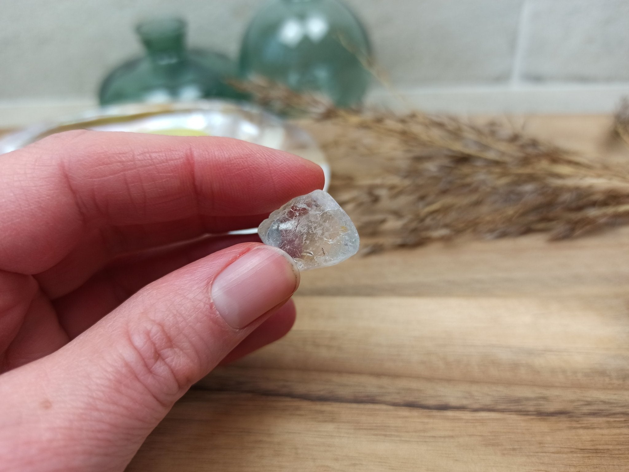 Blauwe topaas | ruw – curated crystal by Marga Jacobs | rust, symboliek en intuïtieve zelfzorg