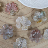 Bloemagaat bloemetje – curated crystal by Marga Jacobs | rust, symboliek en intuïtieve zelfzorg