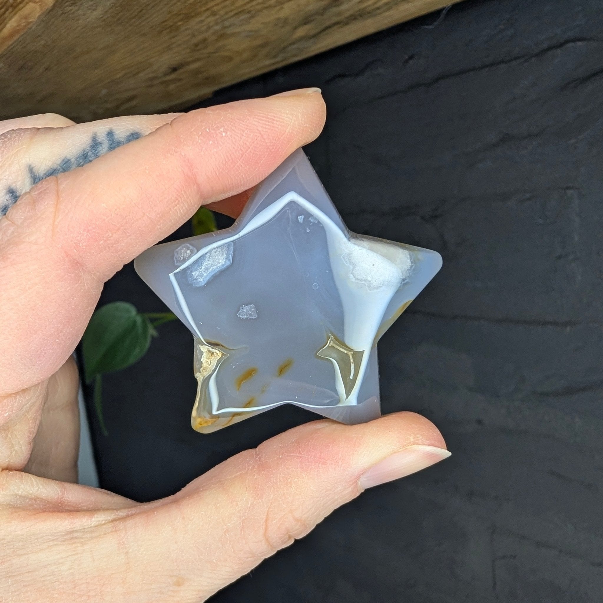 Bloemagaat ster – curated crystal by Marga Jacobs | rust, symboliek en intuïtieve zelfzorg