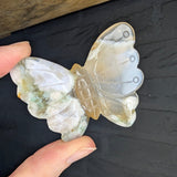Bloemagaat vlinder – curated crystal by Marga Jacobs | rust, symboliek en intuïtieve zelfzorg