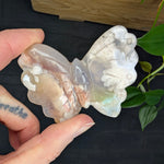 Bloemagaat vlinder – curated crystal by Marga Jacobs | rust, symboliek en intuïtieve zelfzorg