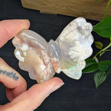 Bloemagaat vlinder – curated crystal by Marga Jacobs | rust, symboliek en intuïtieve zelfzorg