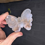 Bloemagaat vlinder – curated crystal by Marga Jacobs | rust, symboliek en intuïtieve zelfzorg