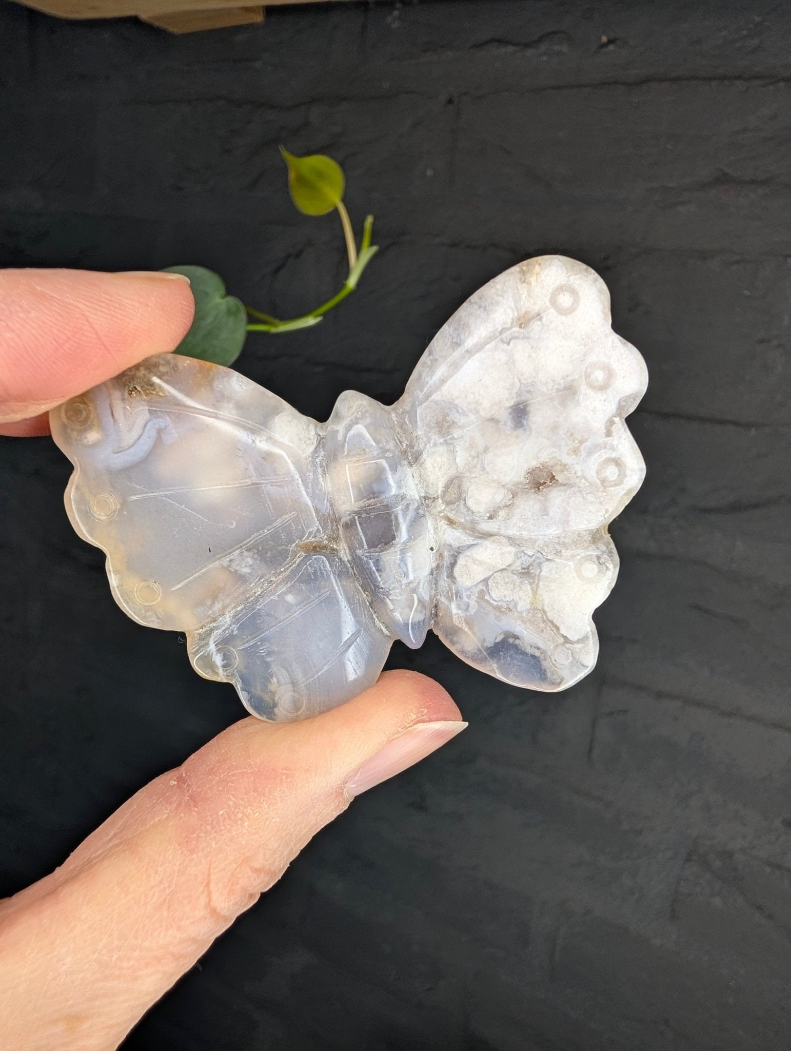 Bloemagaat vlinder – curated crystal by Marga Jacobs | rust, symboliek en intuïtieve zelfzorg