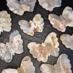 Bloemagaat vlinder – curated crystal by Marga Jacobs | rust, symboliek en intuïtieve zelfzorg
