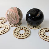 Houten bolhouder voor edelsteenbollen