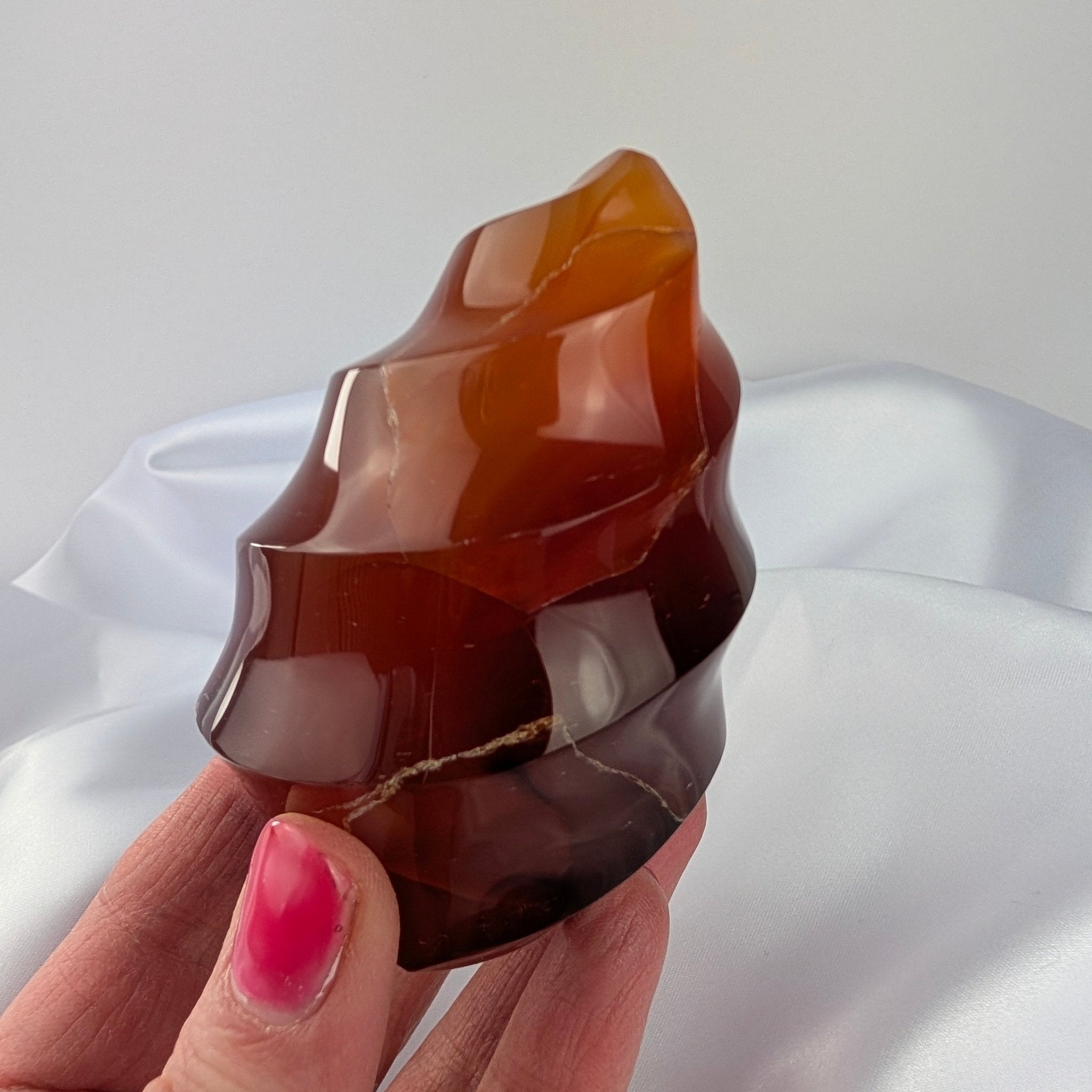 Carneool vlam – curated crystal by Marga Jacobs | rust, symboliek en intuïtieve zelfzorg