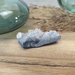 Chalcedoon met apofyliet | ruw – curated crystal by Marga Jacobs | rust, symboliek en intuïtieve zelfzorg
