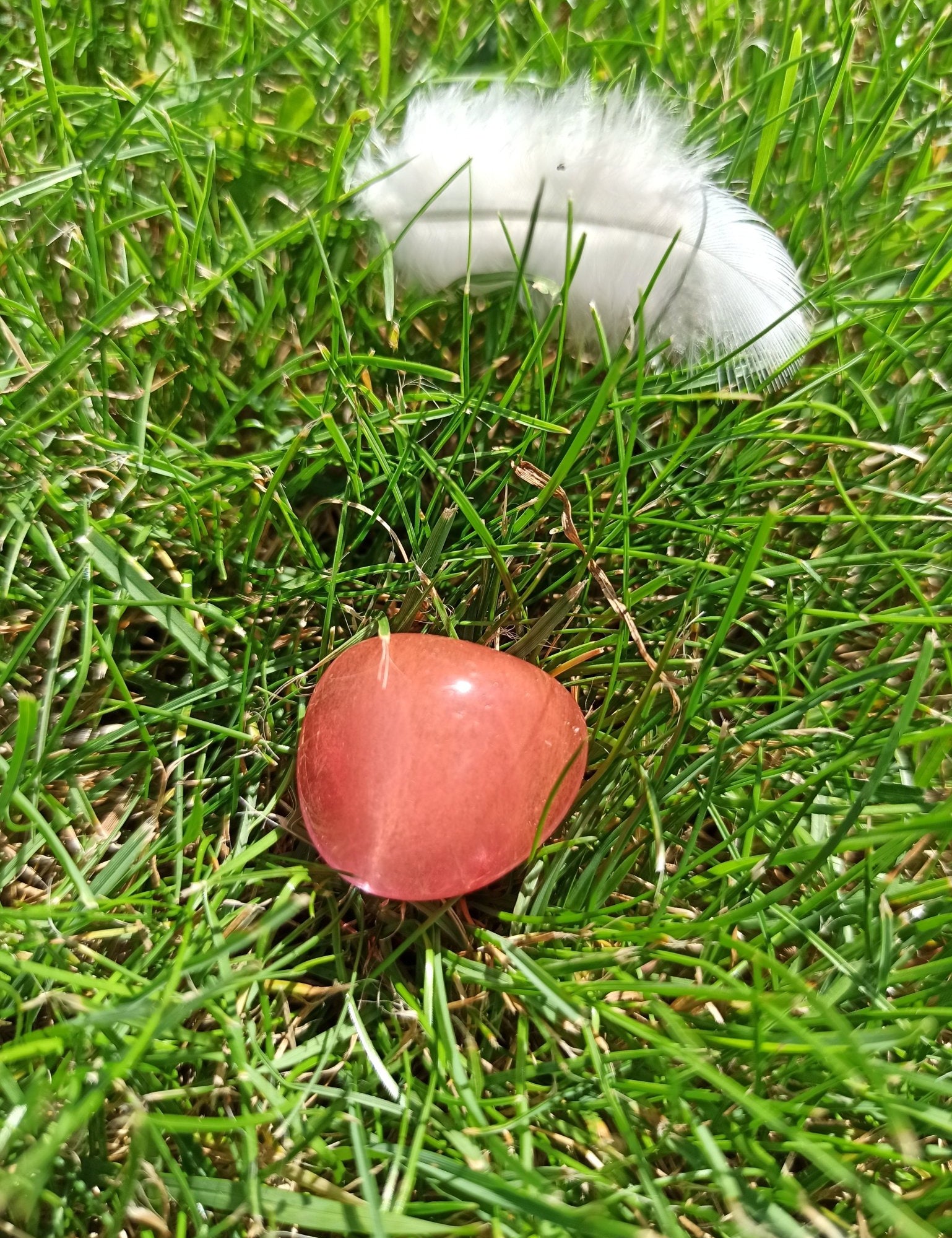 Cherry opaal trommelstenen – curated crystal by Marga Jacobs | rust, symboliek en intuïtieve zelfzorg